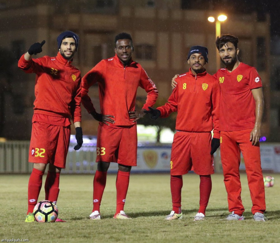 وسط أجواءٍ ماطرة.. القادسية يعد العدة من جديد للأهلي