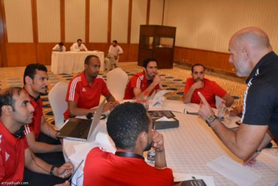 إتحاد القدم يقيم ورشة عمل مع المركز الدولي للأمن الرياضي