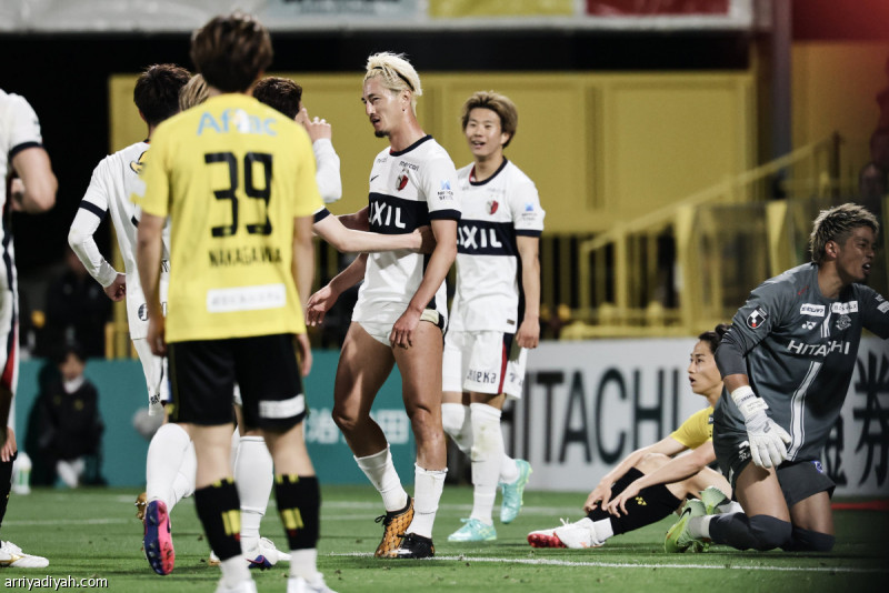 كاشيما يتفوق على كاشيوا ويعزز الصدارة