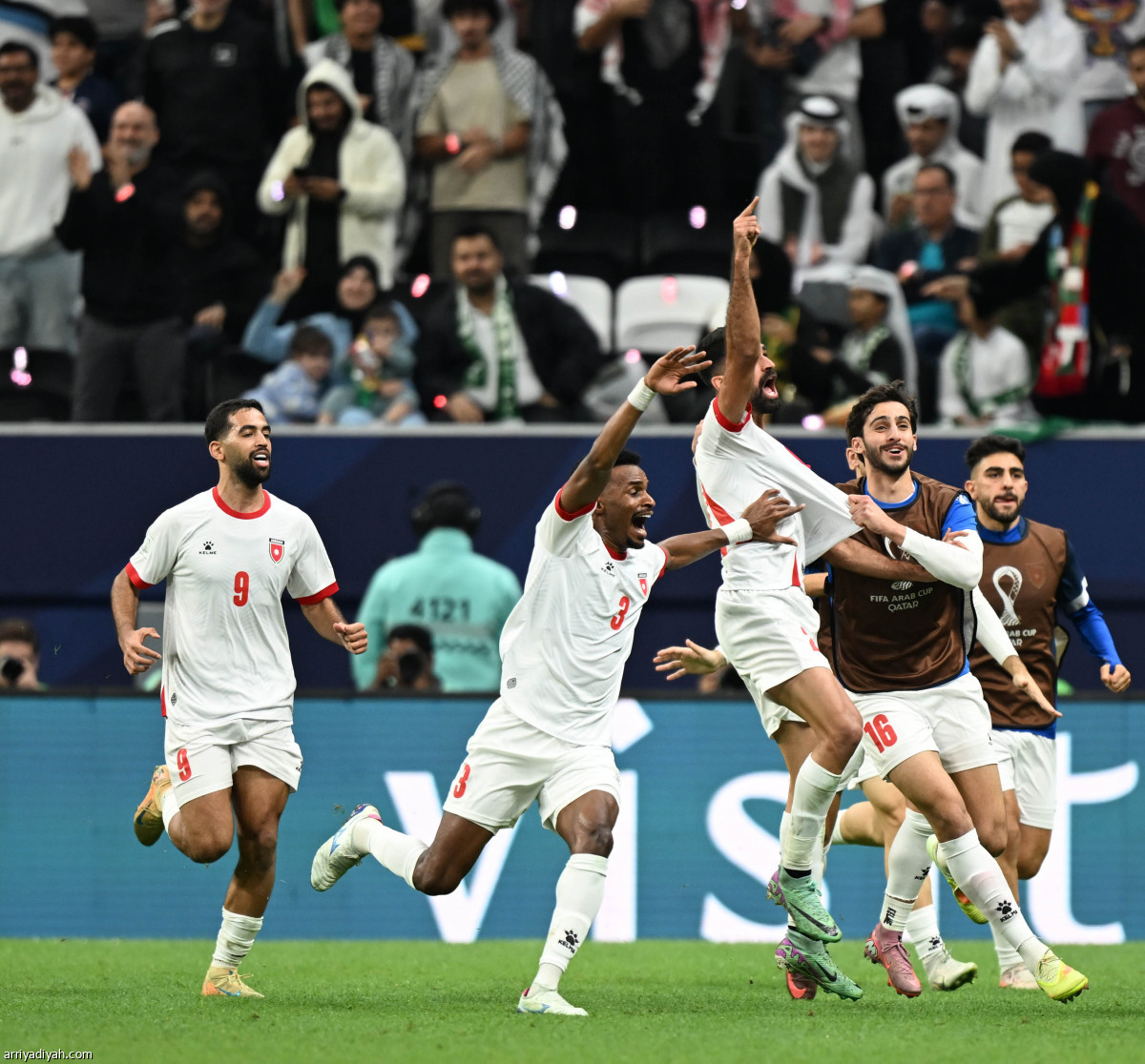 الأخضر يغادر سباق اللقب