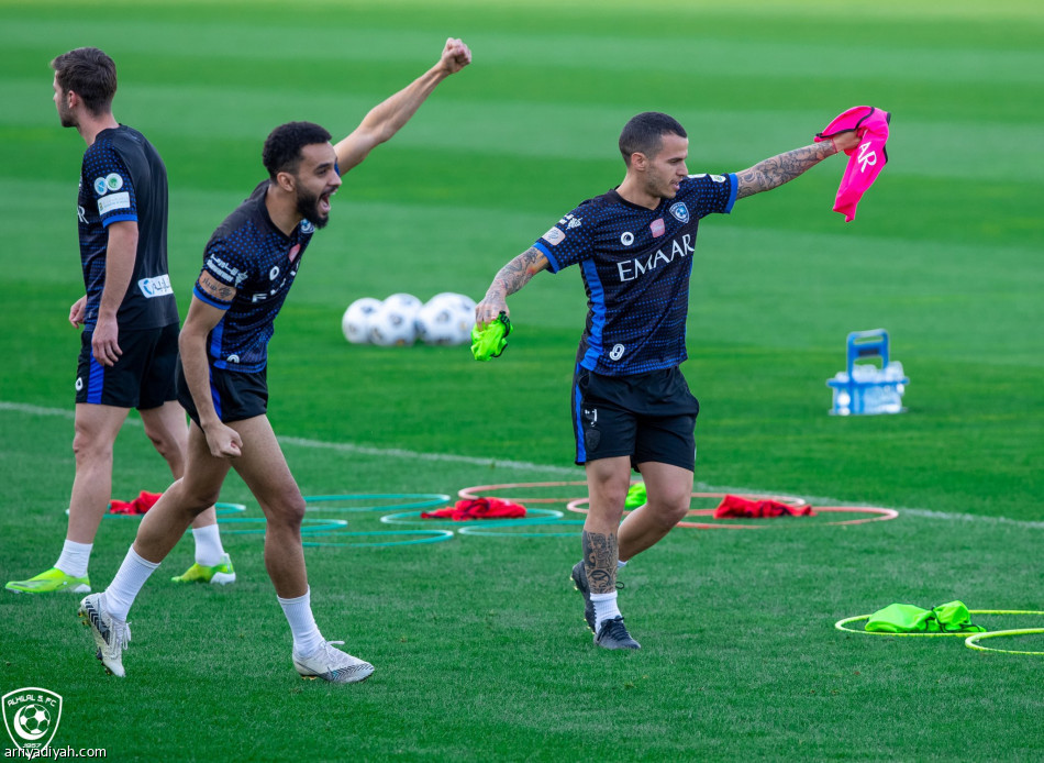 الشهري وكويلار وكنو يتقدمون بعثة الهلال