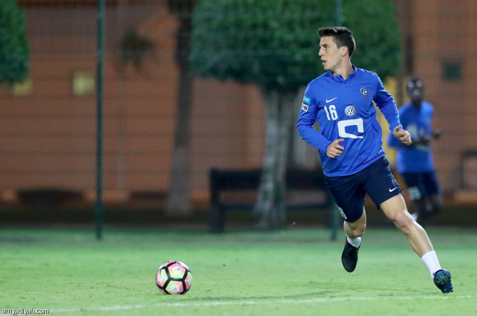 مدرب الهلال يوقف التدريب لعدة مرات