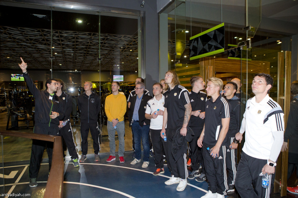 سيناجوكي الفنلندي يزور وقت اللياقة