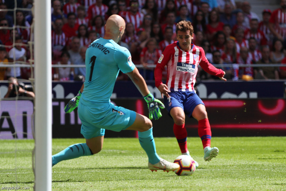 أتلتيكو مدريد يفلت من الخسارة أمام إيبار