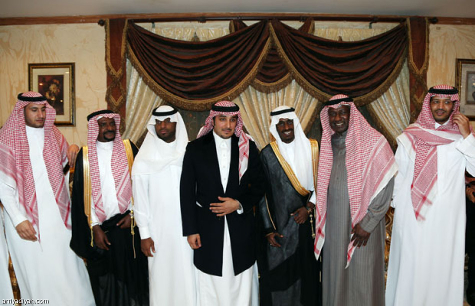 النصراويين يشاركون شايع شراحيلي فرحته بمناسبة قرب زواجه