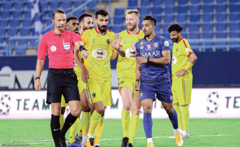 تعيين الحكم اللاتفي أندريس تريمانس لقيادة مباراة الهلال والرائد في الجولة 20 من دوري روشن السعودي