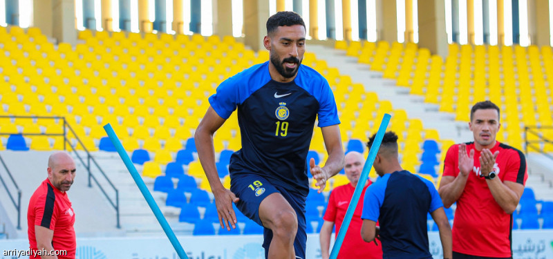 لويس كاسترو يعتزم إراحة الأساسيين في النصر قبل نهائي الكأس ضد الهلال والدفع بالبدلاء في كلاسيكو الاتحاد