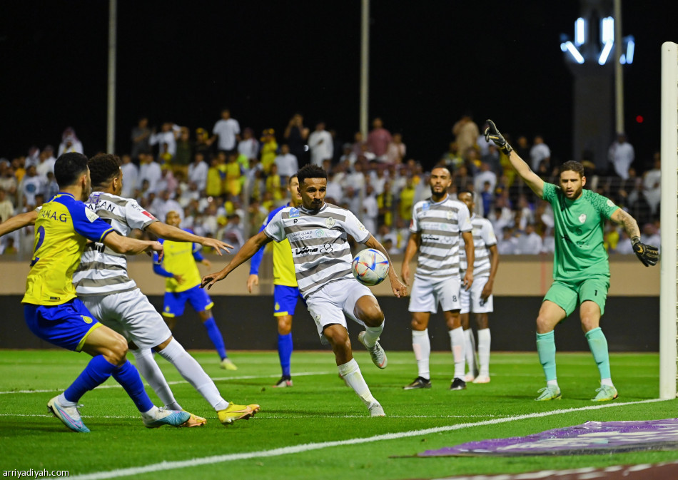 النصر يقبل «هدية» الهلال.. ويلاحق الاتحاد