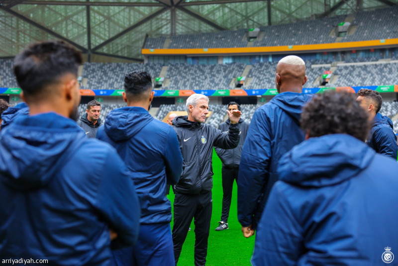 مدرب النصر لويس كاسترو ونجوم الفريق يعقدون مؤتمرًا صحافيًّا للحديث عن الجولة التحضيرية في الصين