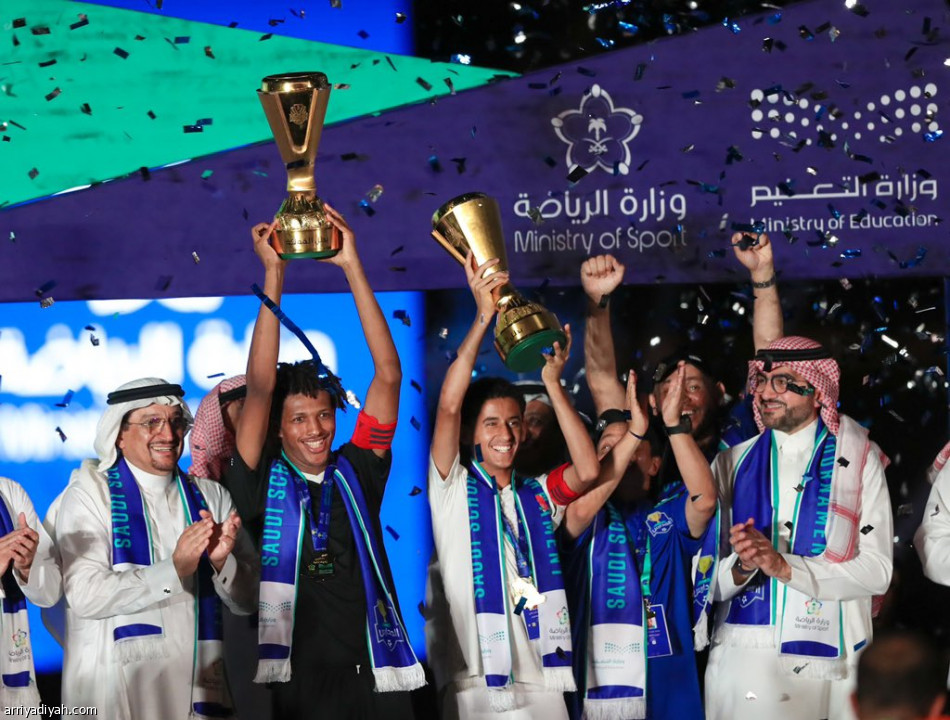 الفرسان والرازي يتوجان بـ«نخبة المدارس»