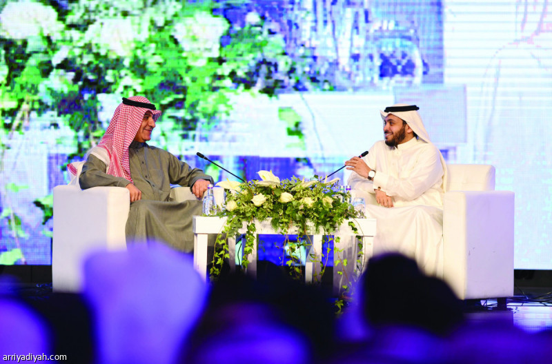 صورة التقطت أمس لتركي الشبانة وزير الإعلام وعبد الله المديفر المذيع خلال جلسات منتدى الإعلام السعودي تصوير: بشير صالح
