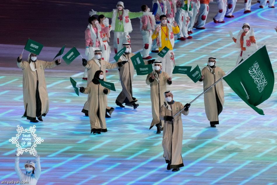 عابدي يرفع العلم السعودي في بكين