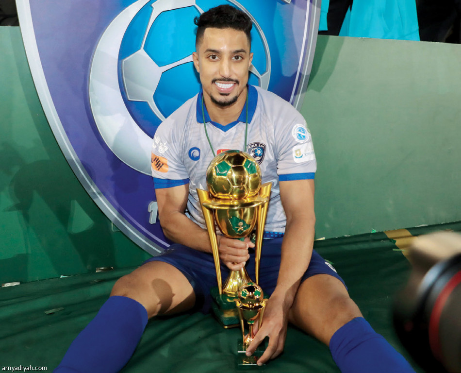 الكأس زرقاء.. والذهب هلالي
