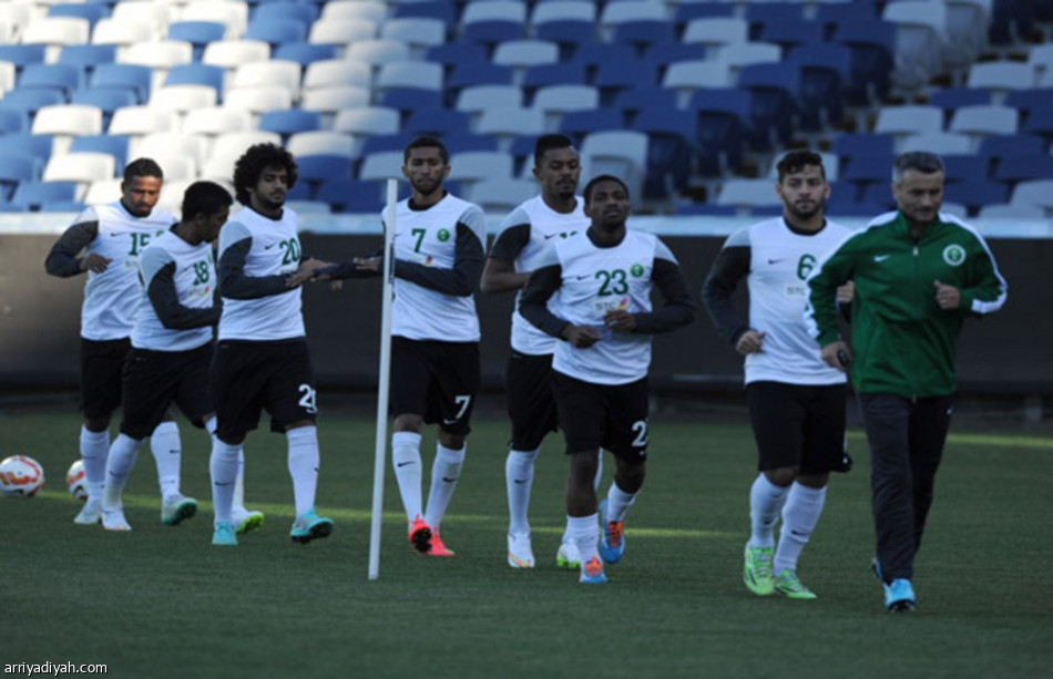 الأخضر يناور وكوزمين: الاقوياء يسقطون ويعودون بقوة و أنتم أقوياء