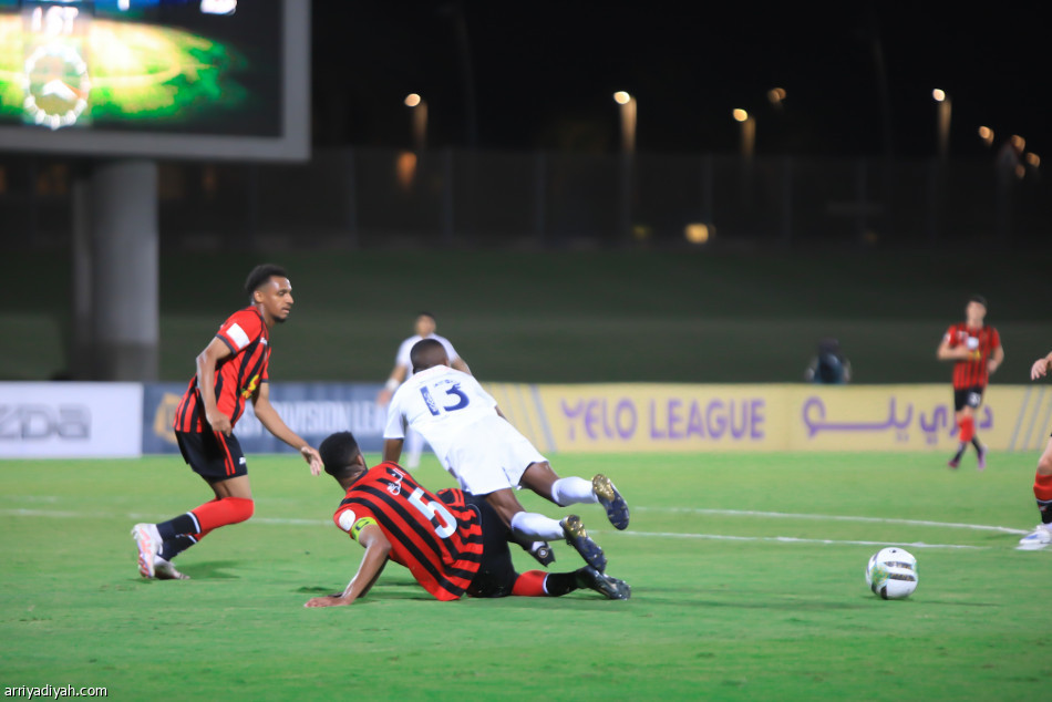 دوري يلو.. جدة يجدد جراح الرياض