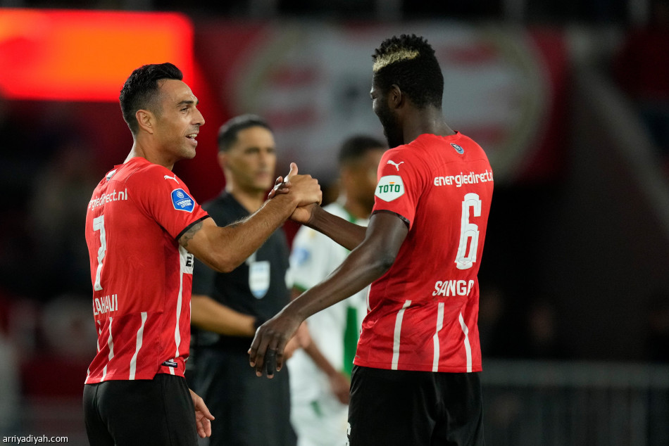 آيندهوفن ينفرد بصدارة الدوري الهولندي