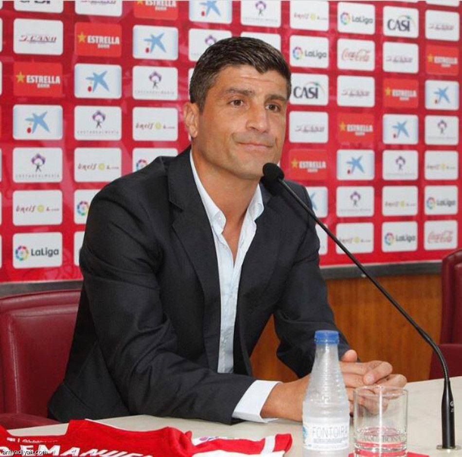 ألميريا يقدم بيدرو للجماهير والإعلام