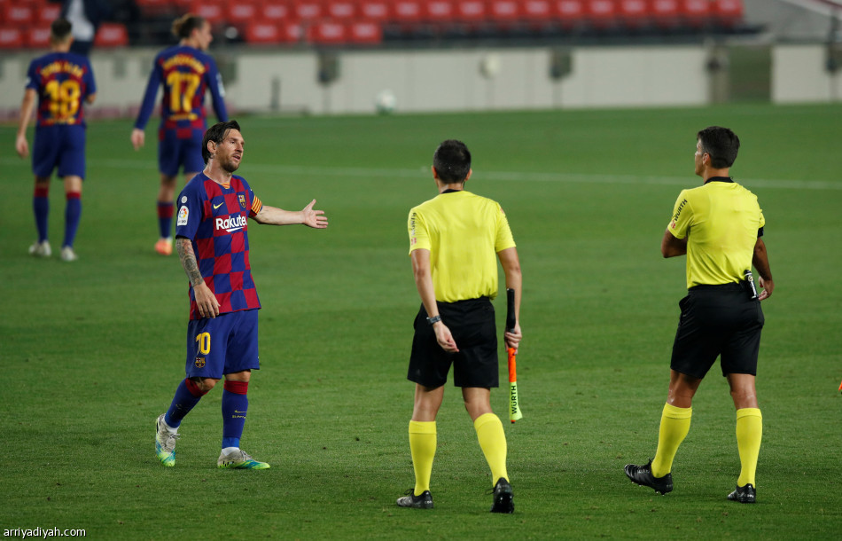برشلونة يعايد ميسي بـ«صدارة مؤقتة»