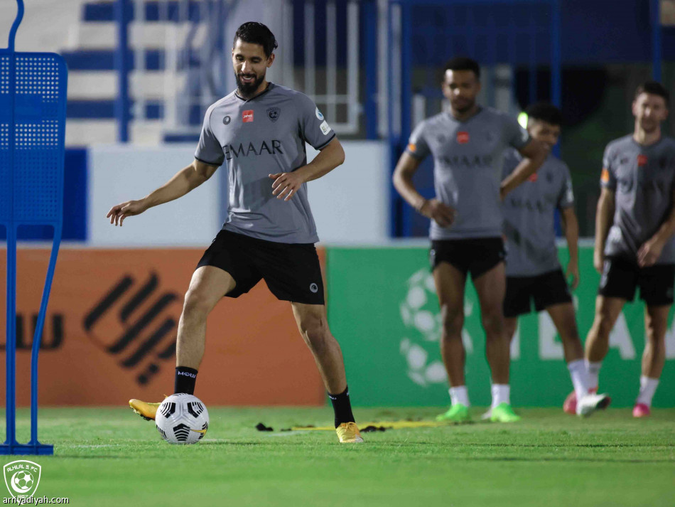 الهلال يفتح ملف التتويج