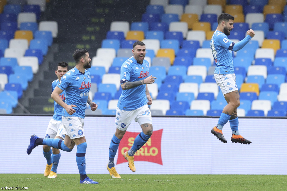 نابولي يضرب فيورنتينا بسداسية