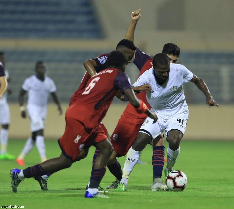 دوري الأولى.. العين يهزم الطائي ويحلق في الصدارة