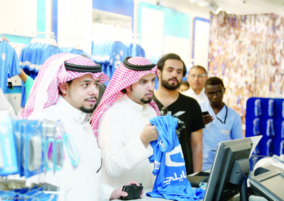 إقبال هلالي كبير على الزي الجديد