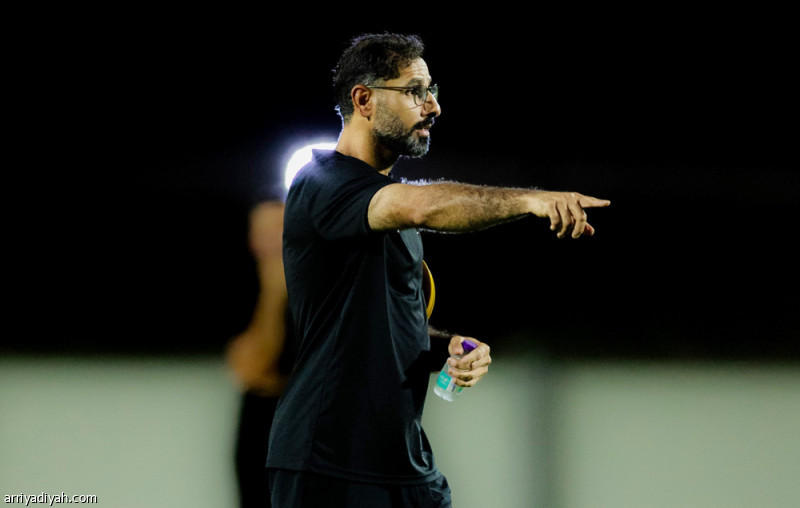 سعد الشهري يؤكد جاهزية الاتفاق لمواجهة التعاون ويقلل من أهمية المدائح