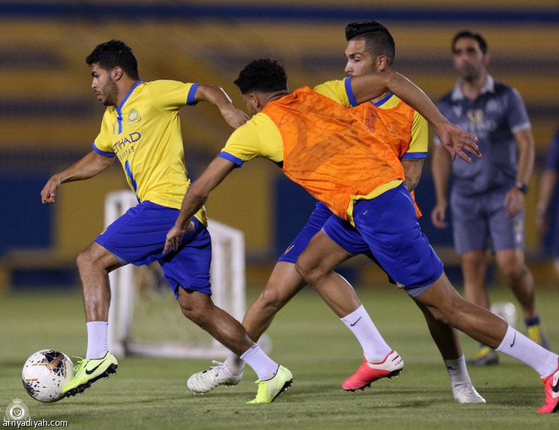 واصل فريق النصر تدريباته اليومية، الأحد، استعداداً لاستئناف دوري كأس محمد بن سلمان للمحترفين أغسطس المقبل، حيث تركزت الحصة على الجوانب التكتيكية، إضافة إلى مناورة فرضها البرتغالي روي فيتوريا مدرب الفريق.