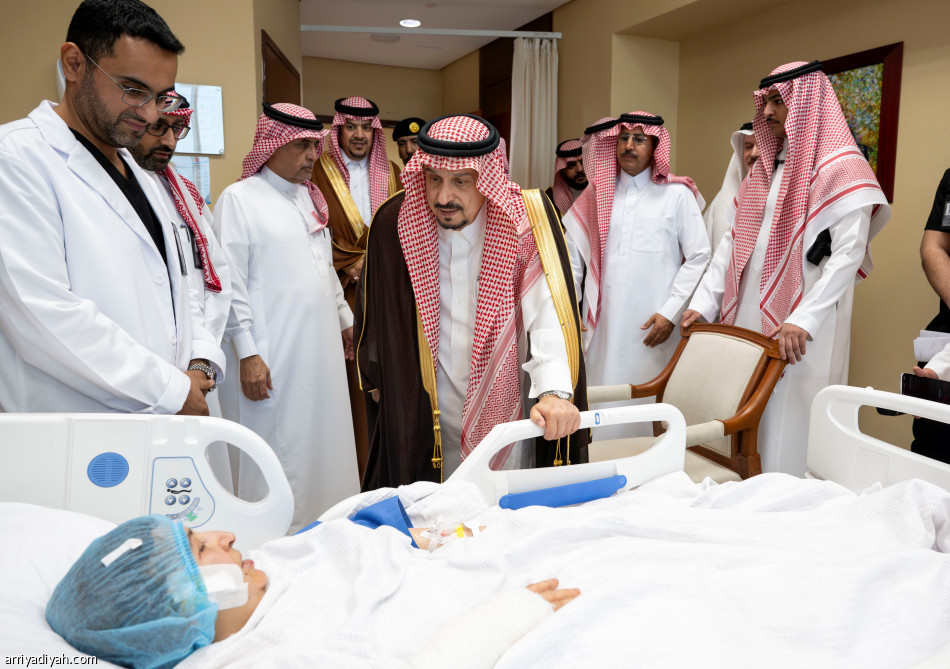 أمير منطقة الرياض يتفقد المصابين جراء عدوان الميليشيا الحوثية الإرهابية