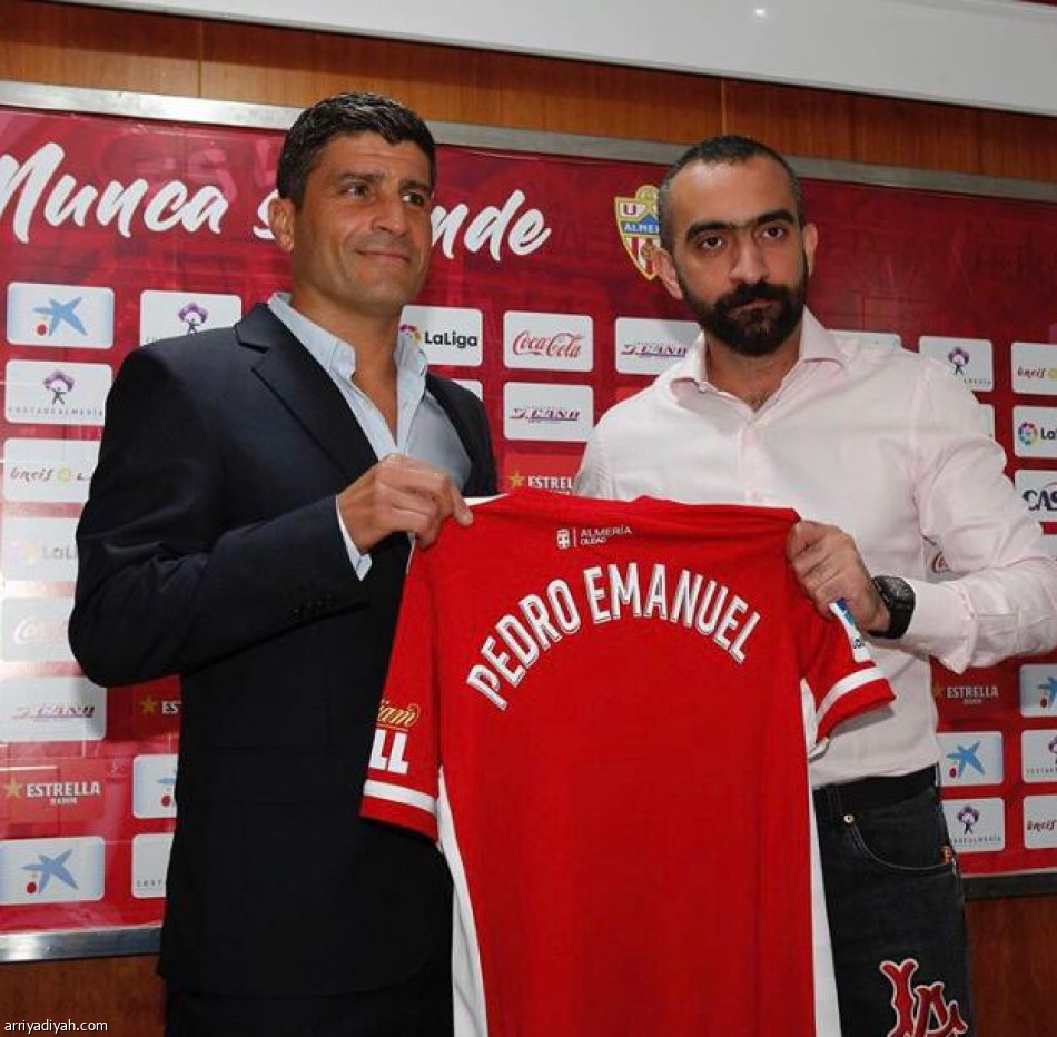 ألميريا يقدم بيدرو للجماهير والإعلام