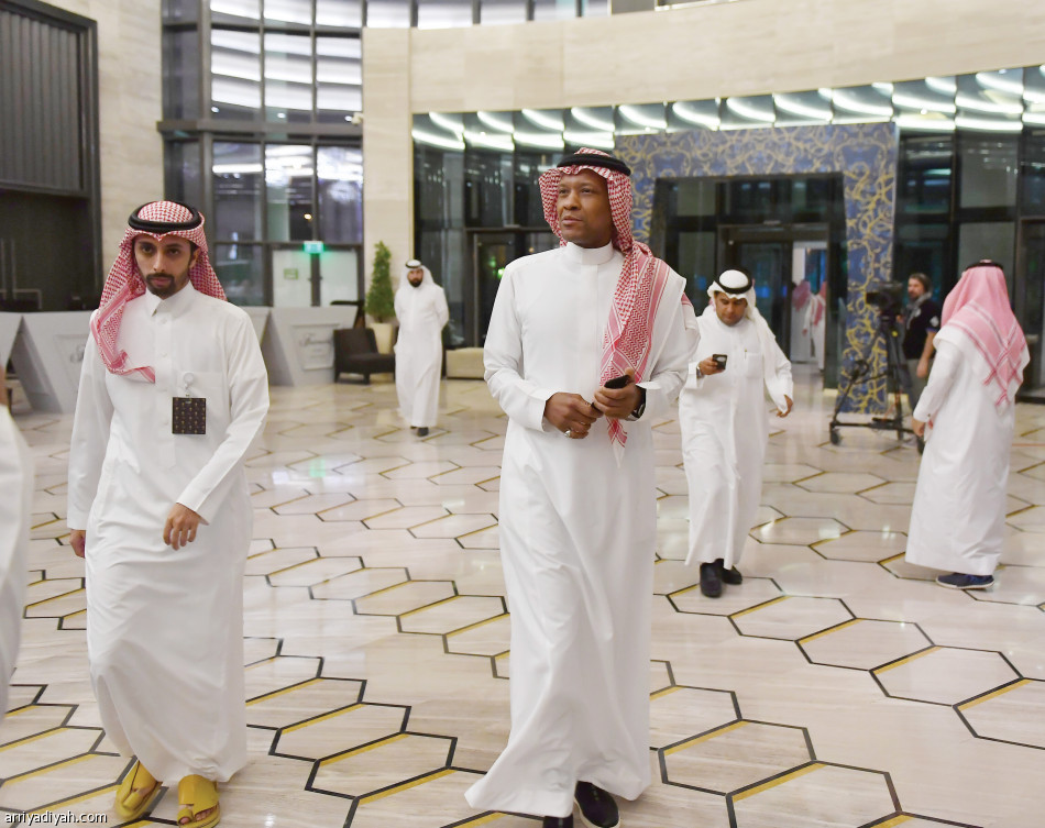 حمد الله.. 
نجم الدوري السعودي