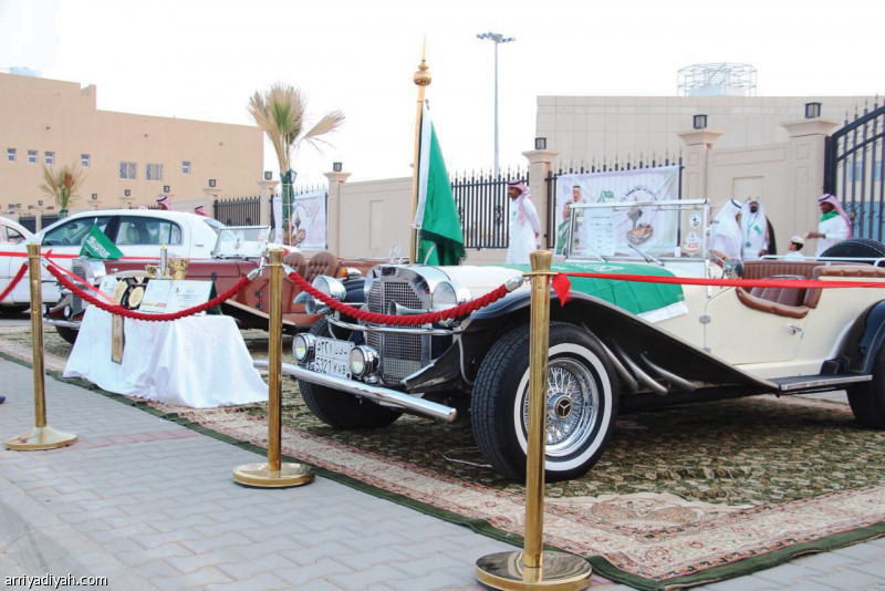 سيارات عمرها 90 عاما
تجمع الكلاسيكيين