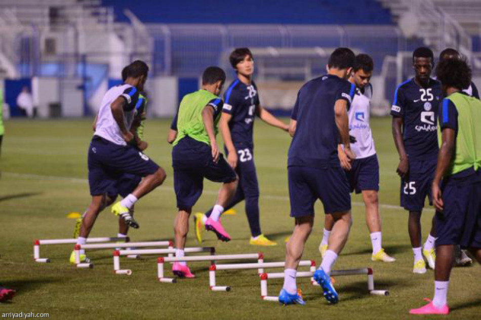 الشمراني يشارك في تدريبات الهلال إستعدادا للفتح