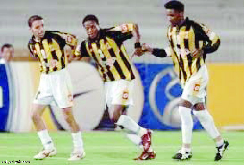 صورة التقطت للثلاثي محمد نور ومحمد كالون ومناف أبو شقير لاعبي الاتحاد يحتفلون بالفوز على أولمبيك خريبكة 3-1 ذهابا قبل حسم مواجهة الإياب التي جرت في 30 رمضان 1427هـ وبلوغ دور الـ16 من دوري أبطال العرب 2007(أرشيفية)