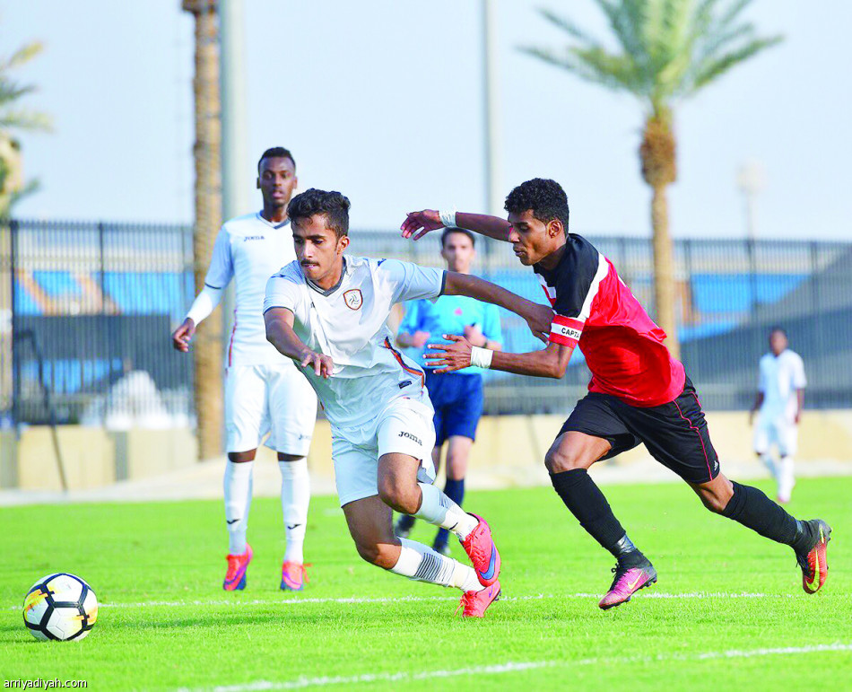 الأهلي يفكك الوحدة ويحافظ على الصدارة