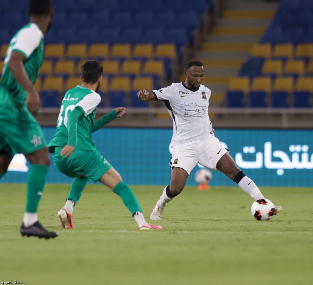 إلينيخينا يعبر بالاتحاد