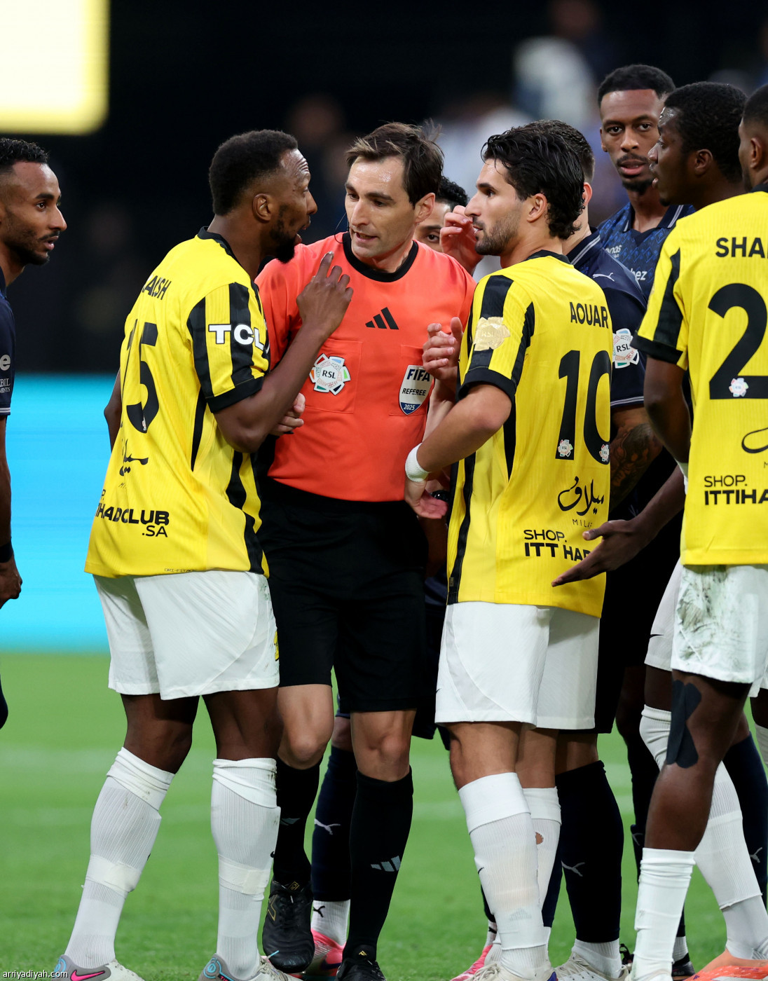 الصدارة تضيع