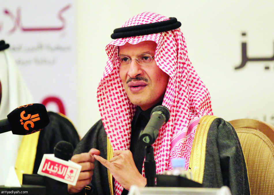 عبدالعزيز بن سلمان خلال مؤتمر صحفي بمناسبة قرب انعقاد فعاليات (المؤتمر السعودي العالمي لأمراض وزراعة الكلى)