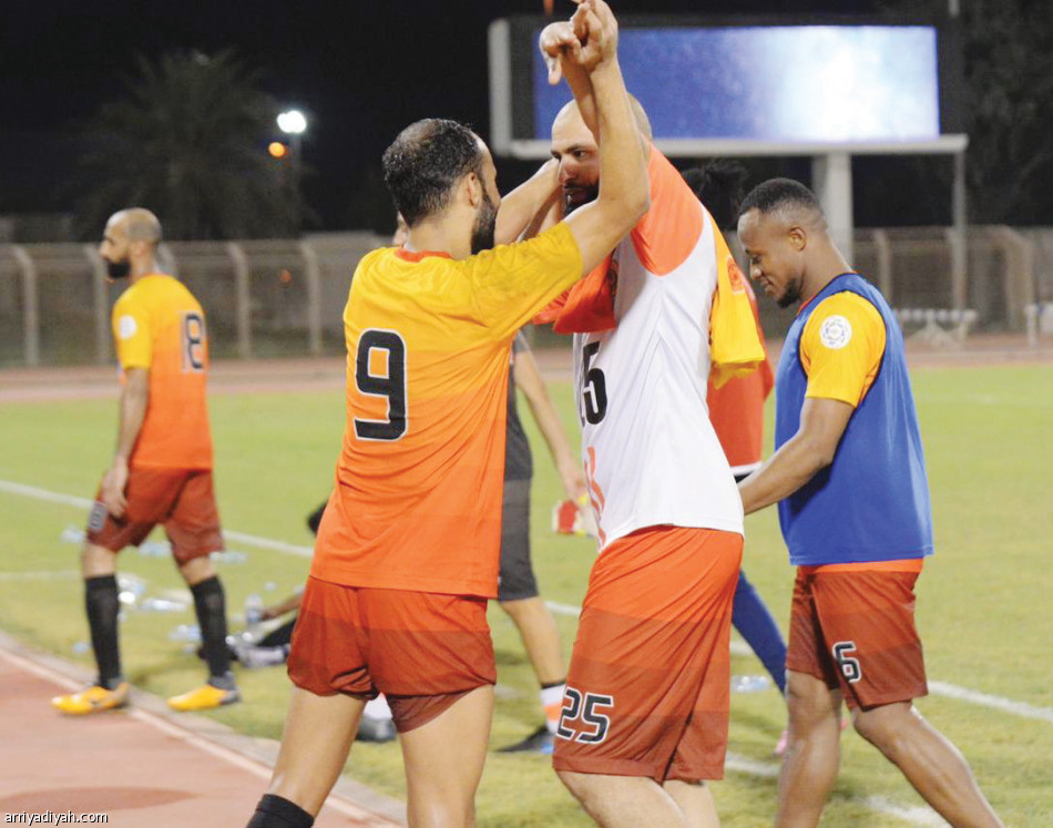 12 ألف 
مشجع يلهبون حائل