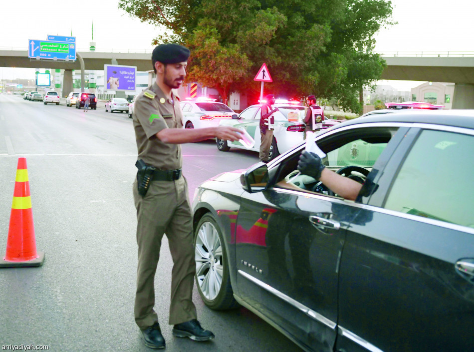 رجال الأمن.. 
إفطار على رأس العمل