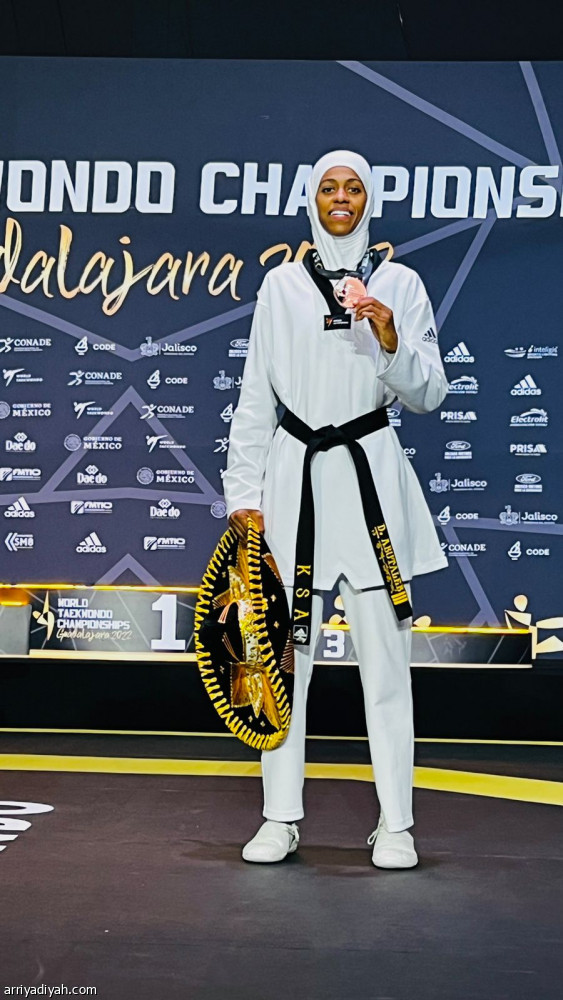 Dunya.. die erste saudische Frau, die eine internationale Medaille im Taekwondo erreicht hat