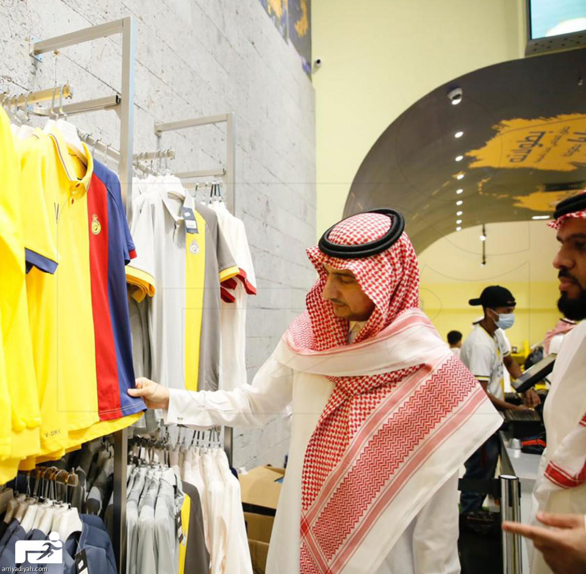 النصر يفتتح متجر جدة