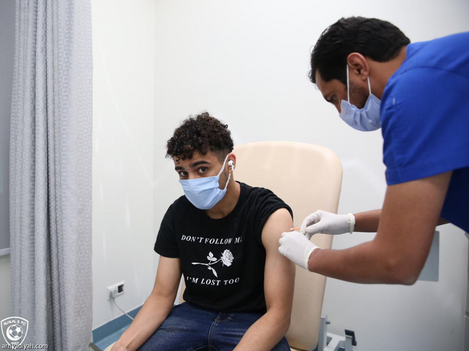 لاعبو الهلال يتلقون لقاح كورونا