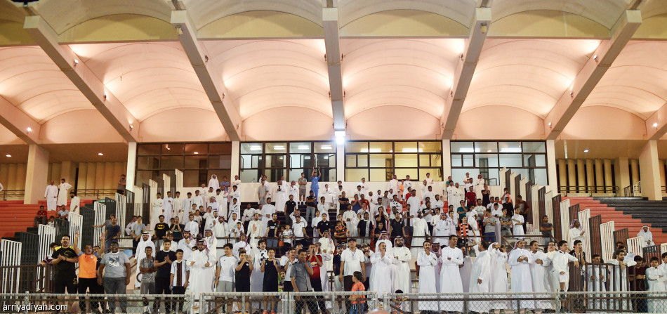 الرئيس وصل
وجماهير الشباب تحتفل