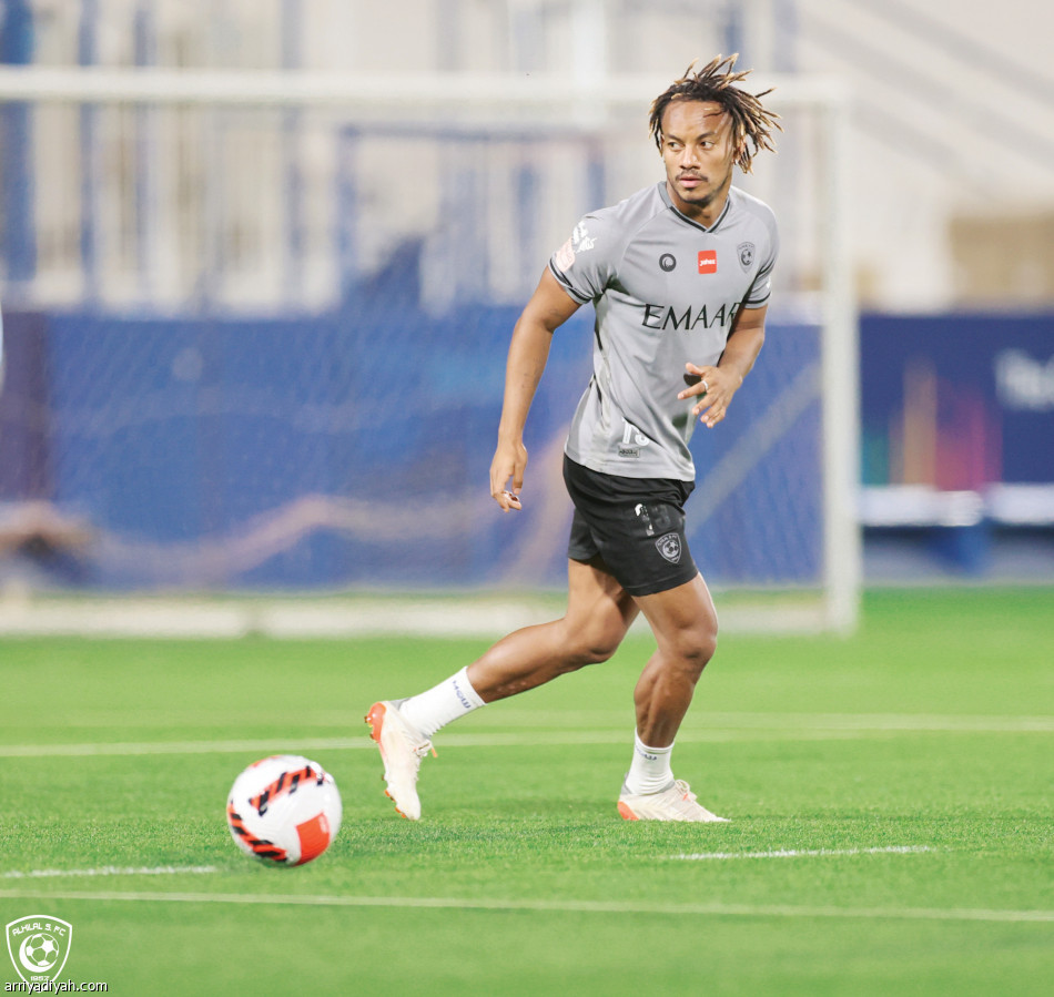 الهلال
يتفاءل بالخسارتين