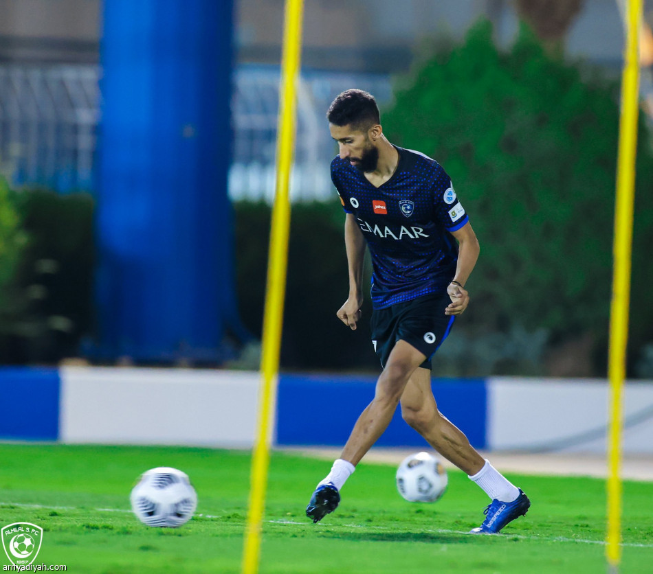 الهلال يستأنف تدريباته.. وأشرف يعود