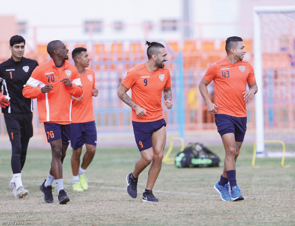 كوستاس يطالب بالتركيز