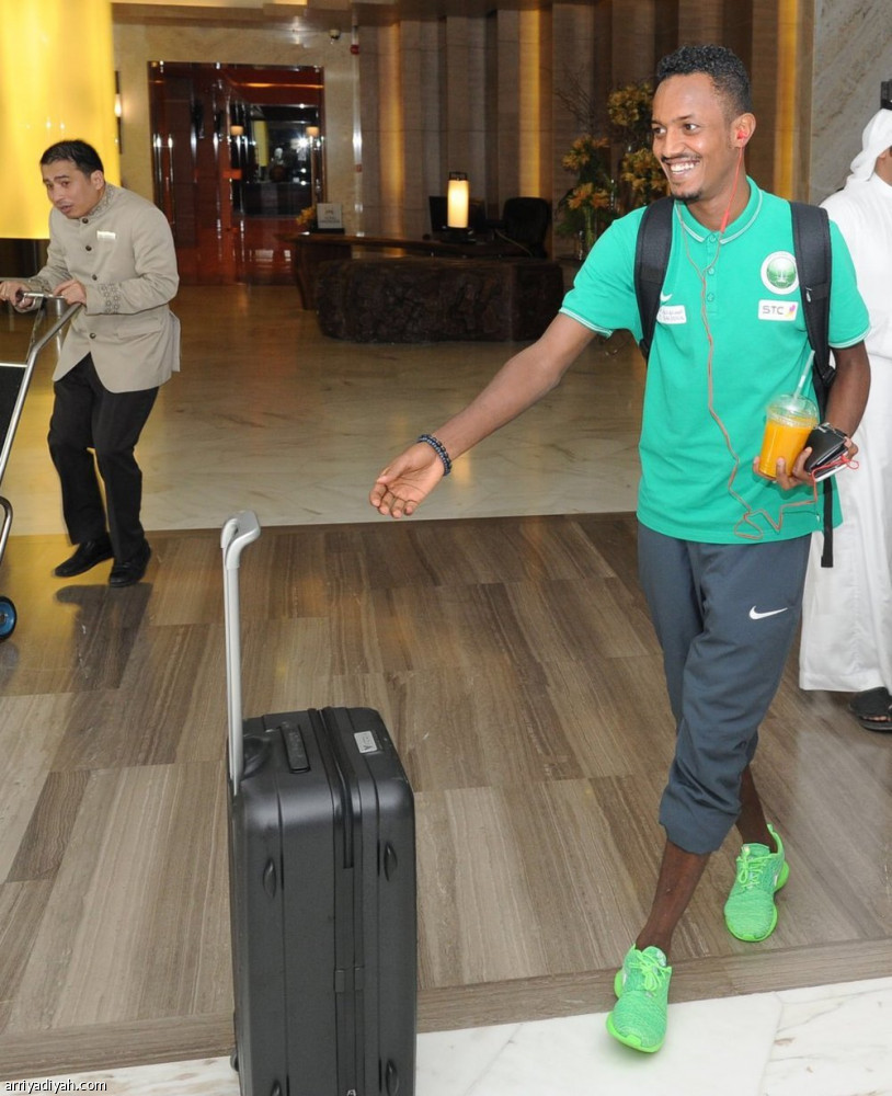 لاعبو الأخضر يصلون معسكر الرياض والتدريبات تنطلق اليوم في الدرة