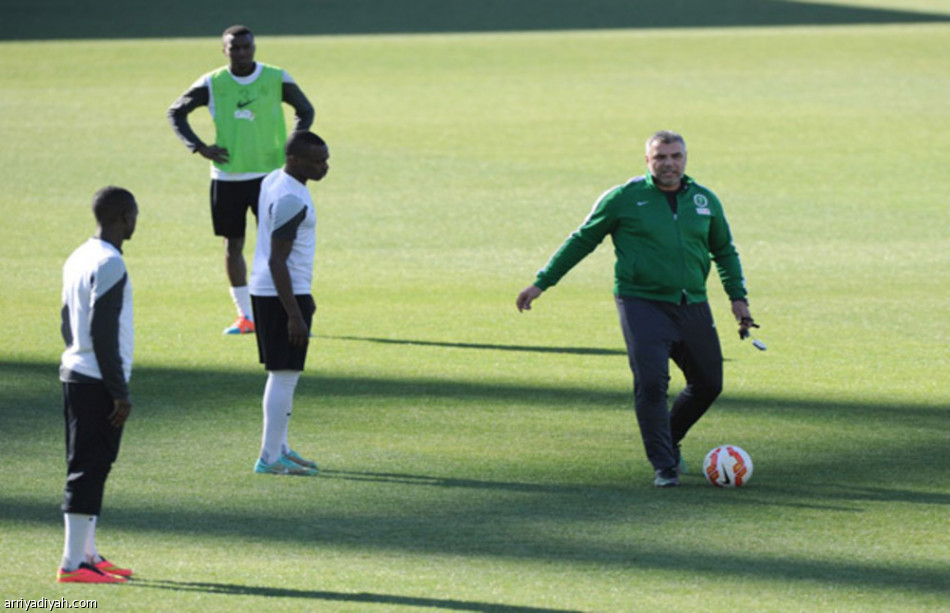 الأخضر يناور وكوزمين: الاقوياء يسقطون ويعودون بقوة و أنتم أقوياء