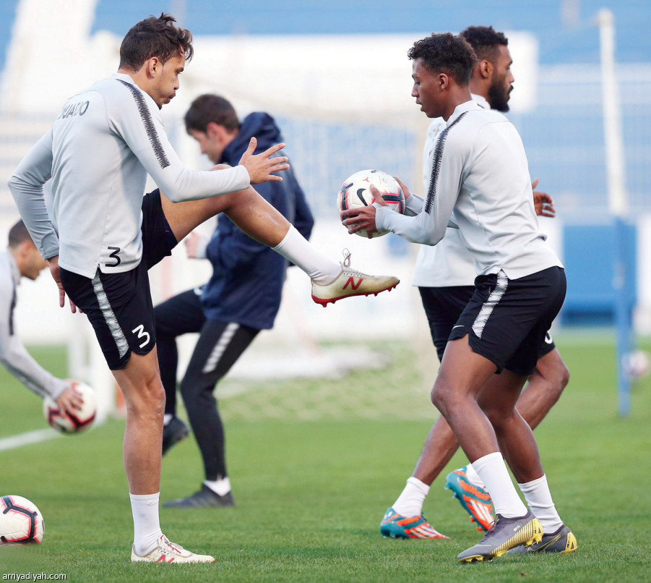 4 شباب
يدعمون الهلال